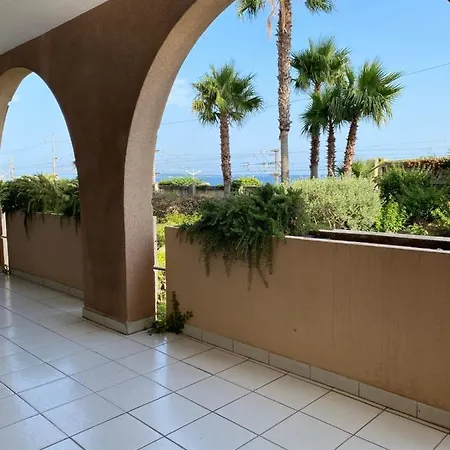 With Swimming Pool Near The Sea Appartamento
